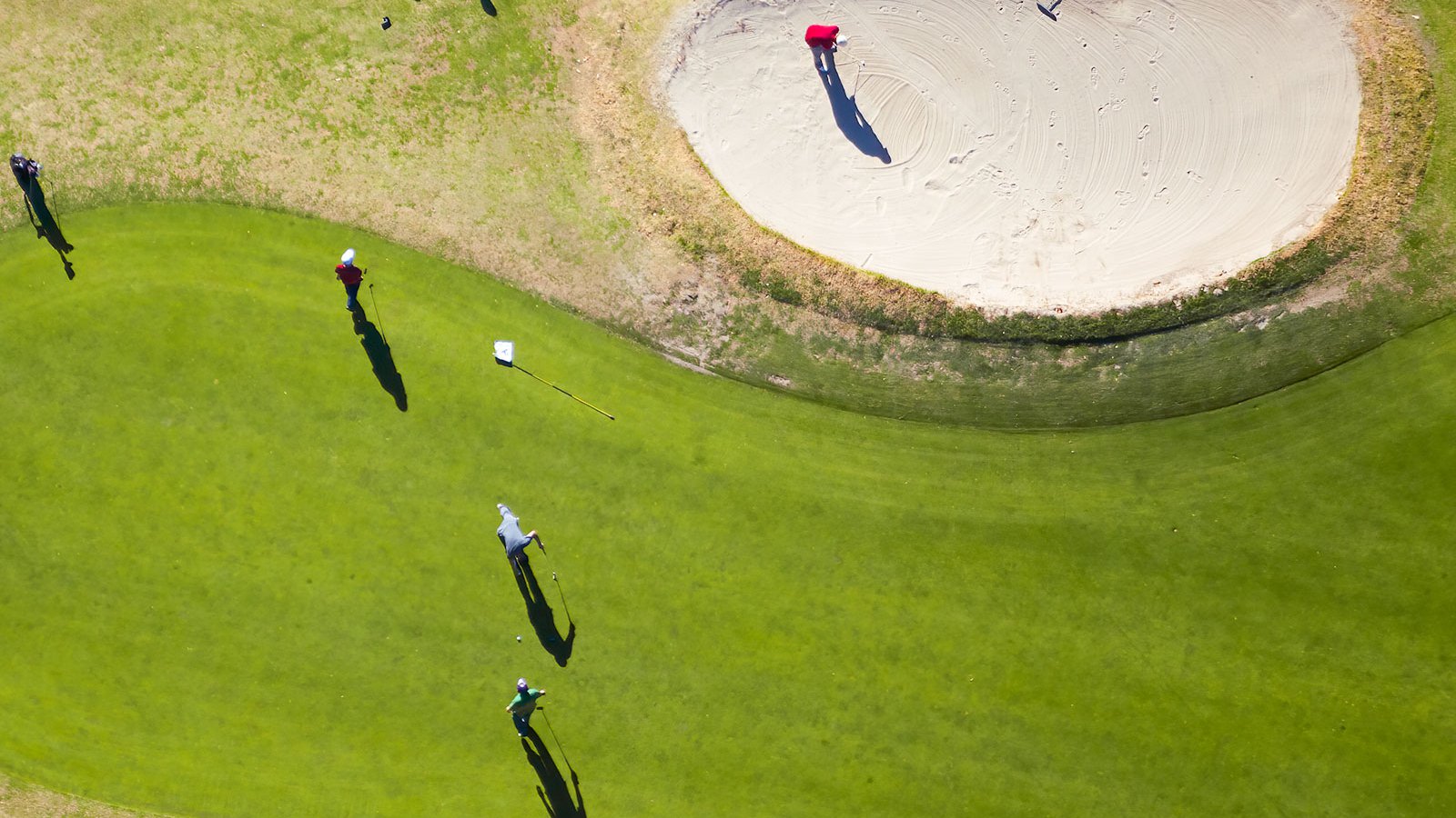 Blog photography of golfers enjoying the warm weather on Christmas Day in Los Angeles, California