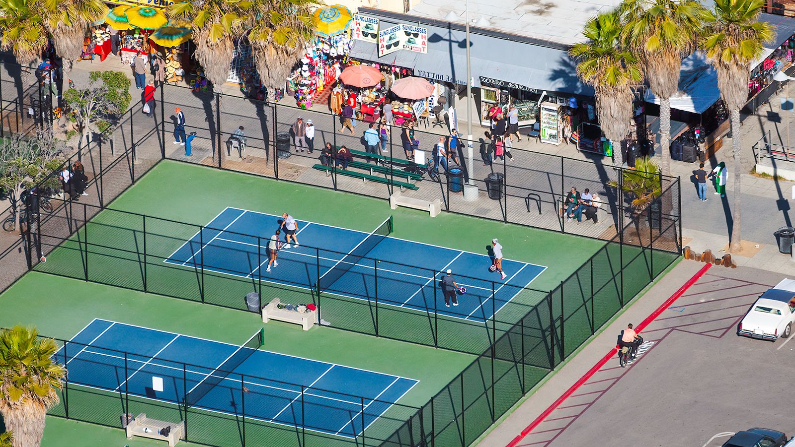 Blog photograph of the paddle tennis courts in Venice Beach on Christmas Day in Los Angeles, California