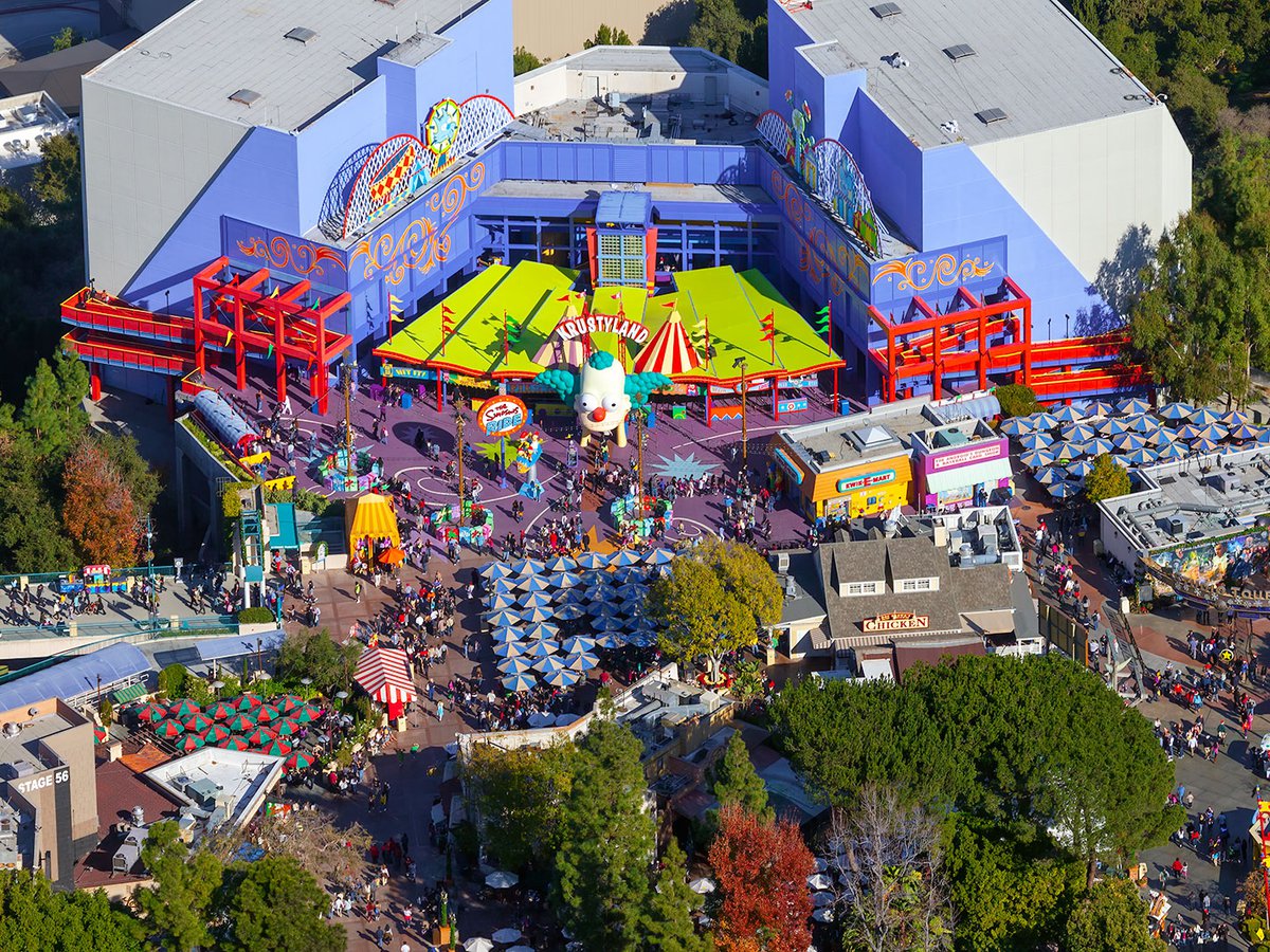 Blog image of crowds at Krustyland at Universal Studios Hollywood on Christmas Day in Los Angeles, California